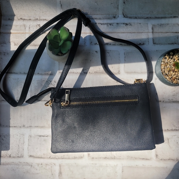 NWOT Vegan leather clutch - Picture 4 of 5